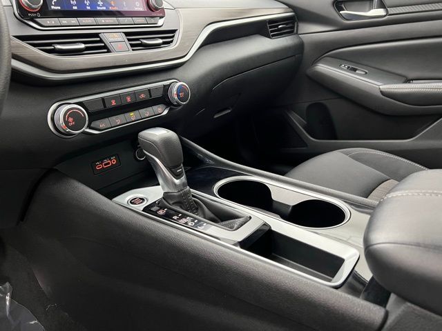 2024 Nissan Altima 2.5 SV photo 13
