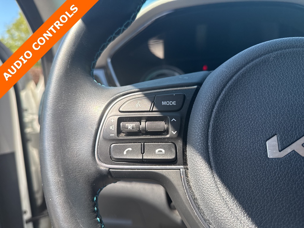 2022 Kia Niro Plug-In Hybrid LXS photo 8