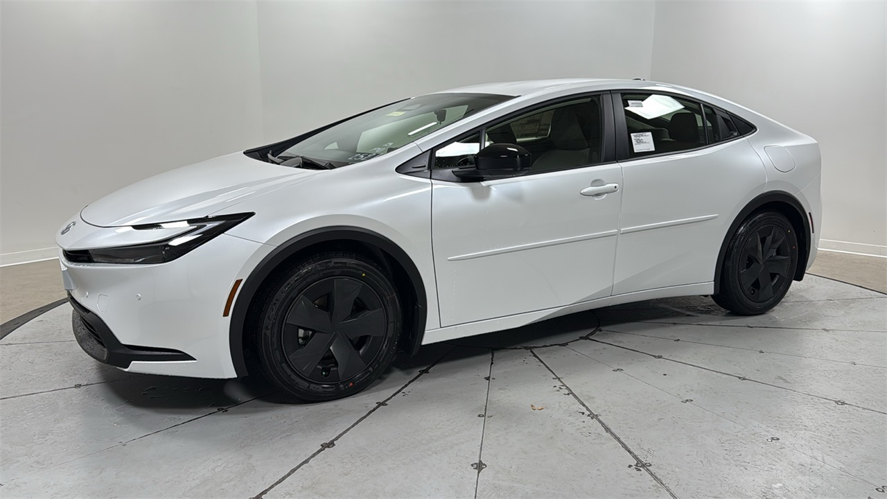 2026 Toyota Prius LE's photo