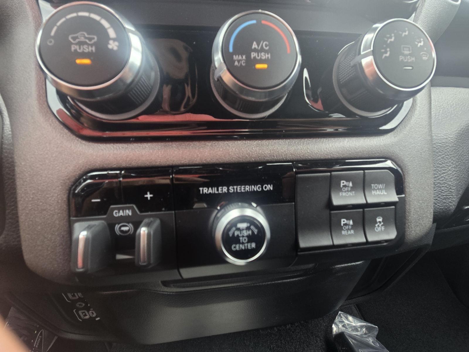 2025 Ram 1500 Tradesman photo 16