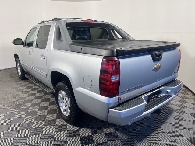 2011 Chevrolet Avalanche LS photo 4