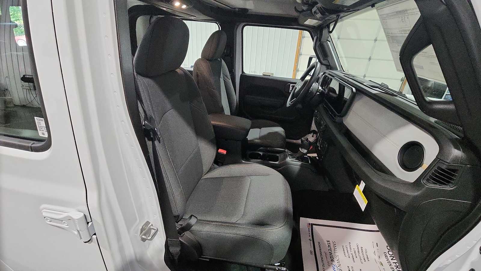 2025 Jeep Gladiator Sport photo 24