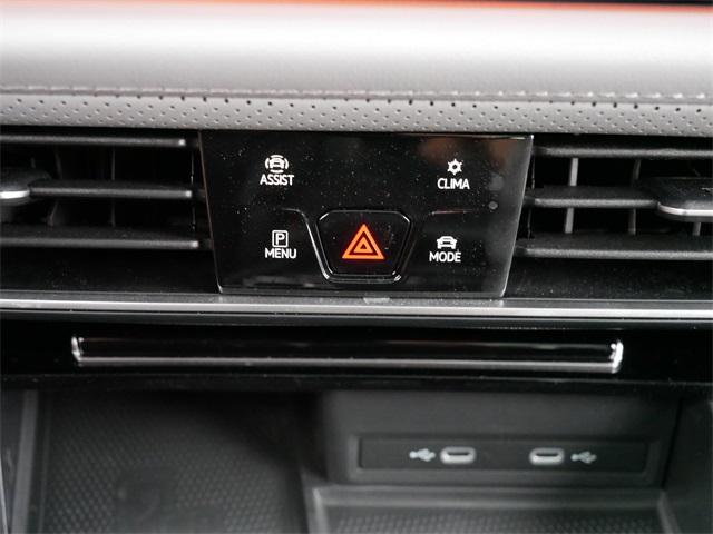 2024 Volkswagen Atlas Peak Edition SEL photo 29