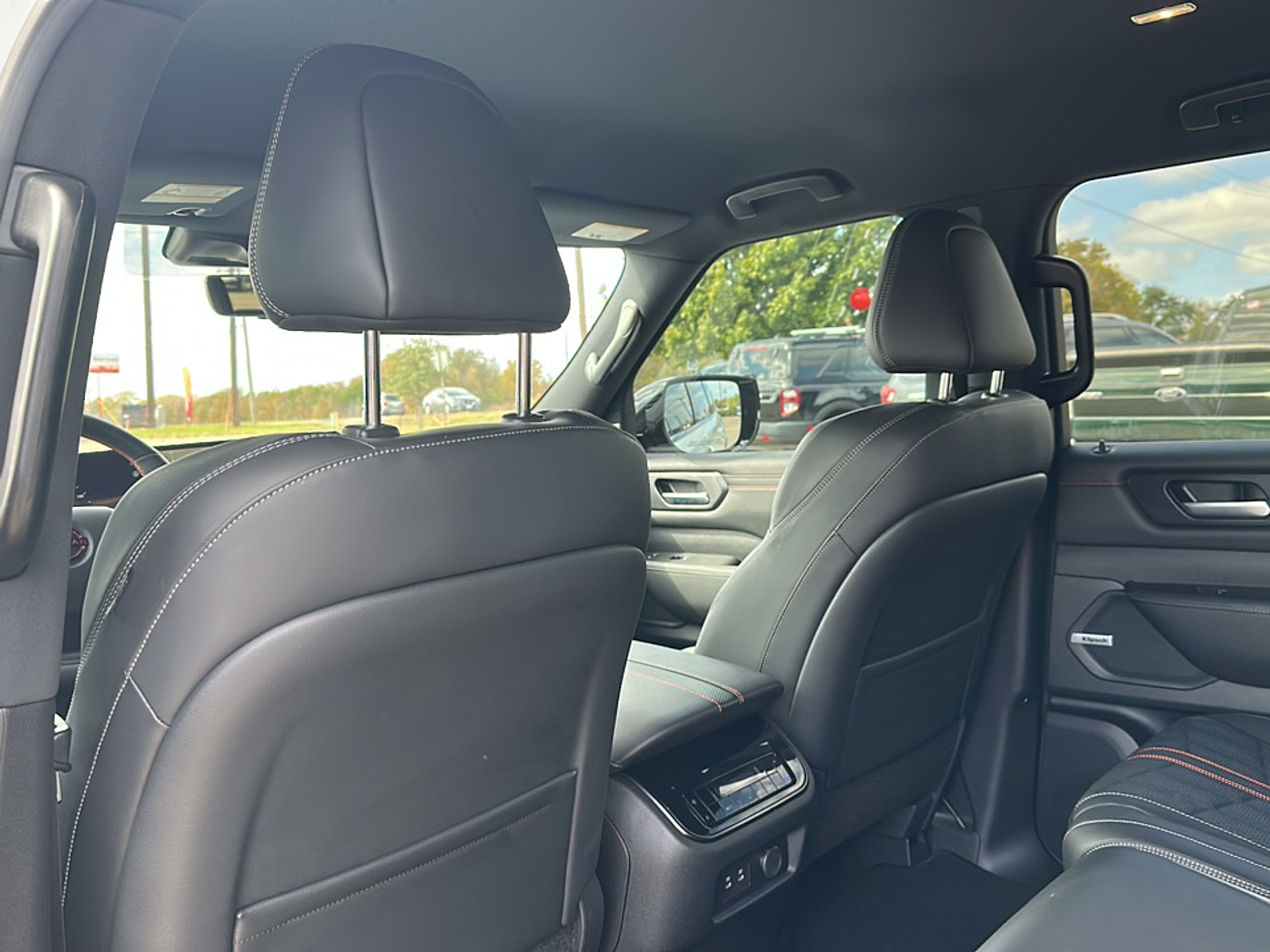 2025 Nissan Armada photo 2