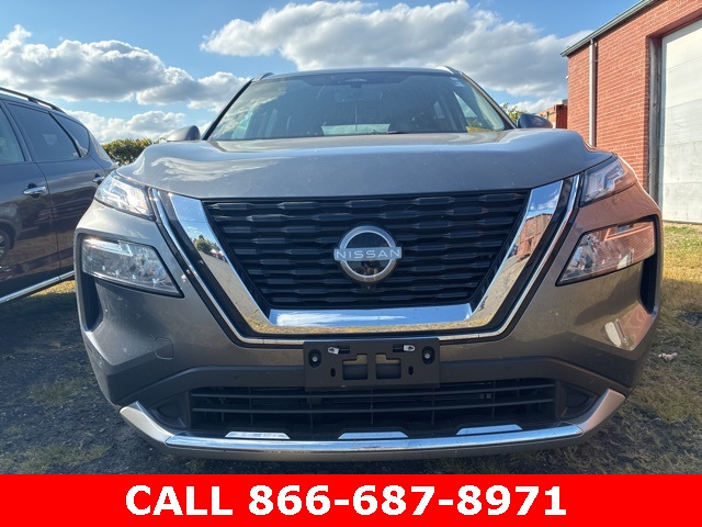 2023 Nissan Rogue Platinum photo 2