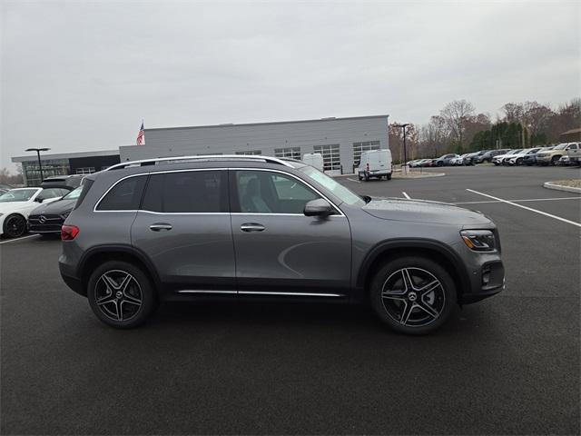 2026 Mercedes Benz GLB 250 4MATIC photo 2