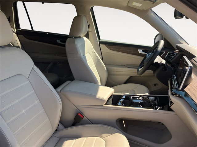 2025 Volkswagen Atlas SEL photo 15