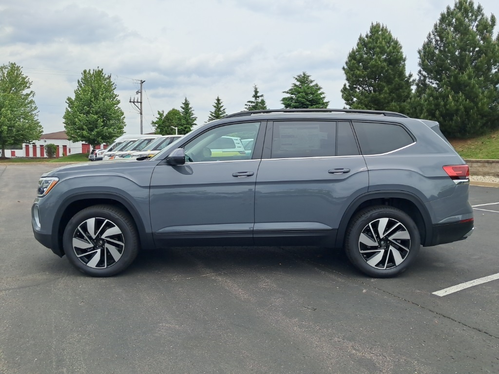 2025 Volkswagen Atlas SE Technology photo 3