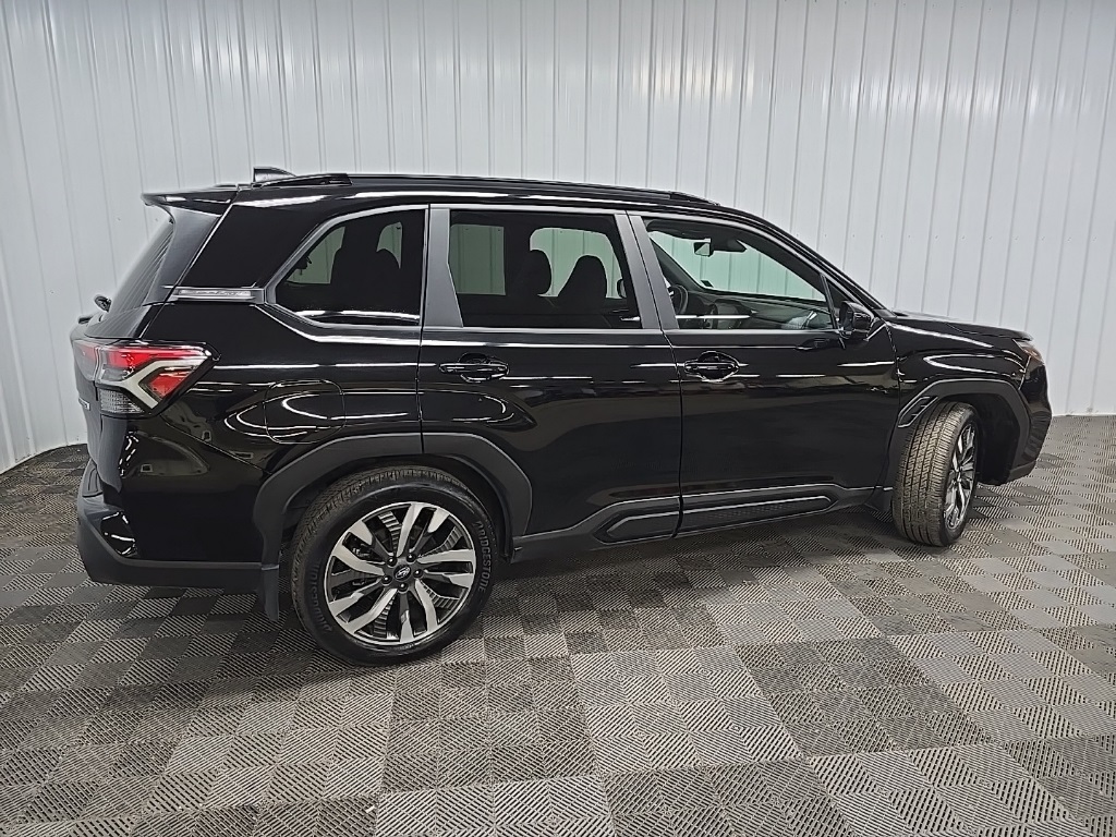 2025 Subaru Forester Touring photo 3
