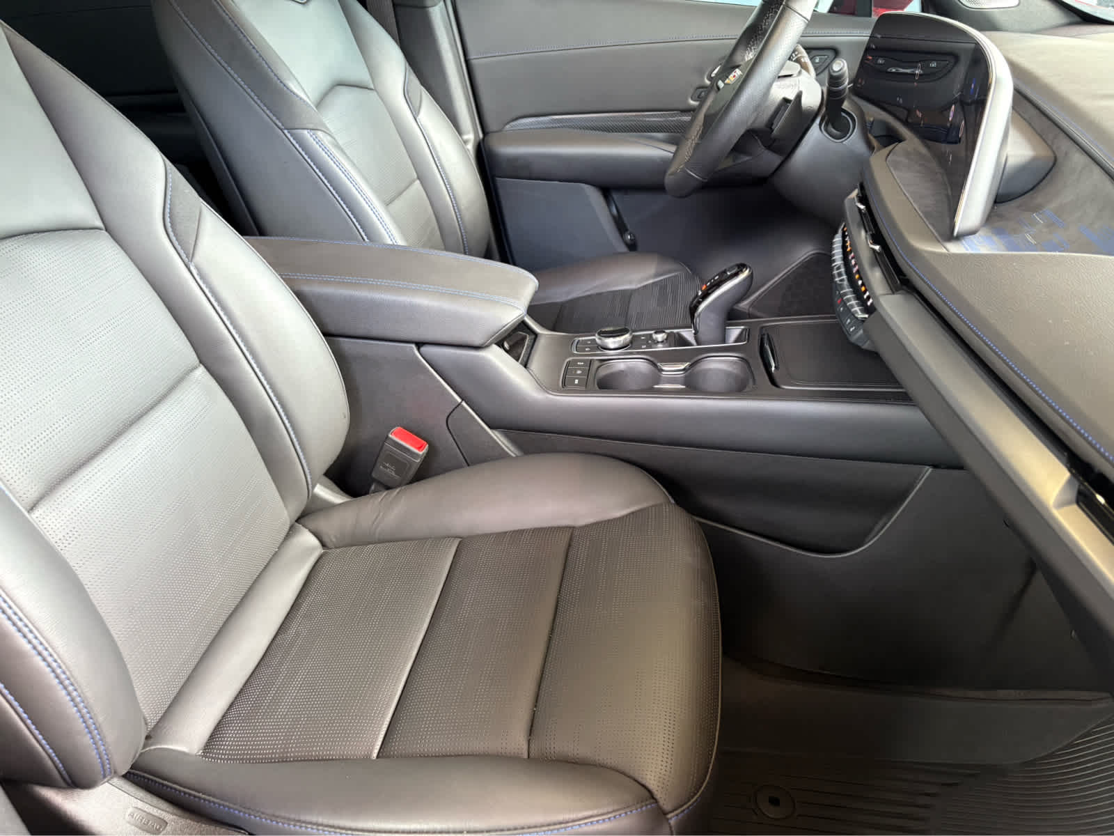 2025 Cadillac XT4 Sport photo 8