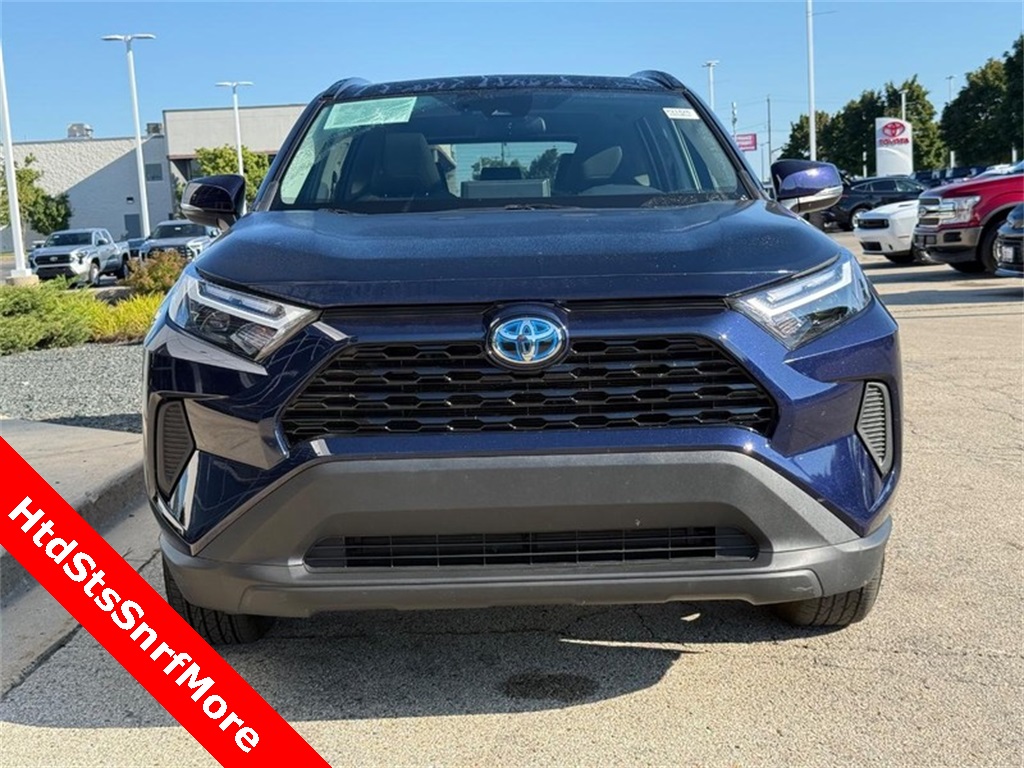 2022 Toyota RAV4 Hybrid XLE photo 8