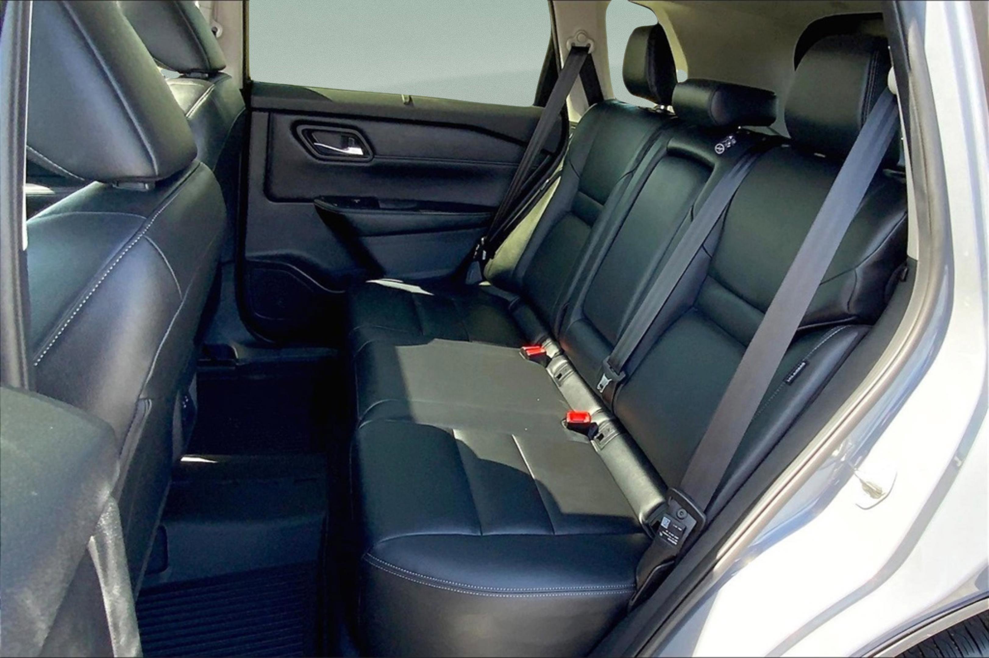 2025 Nissan Rogue SL photo 10