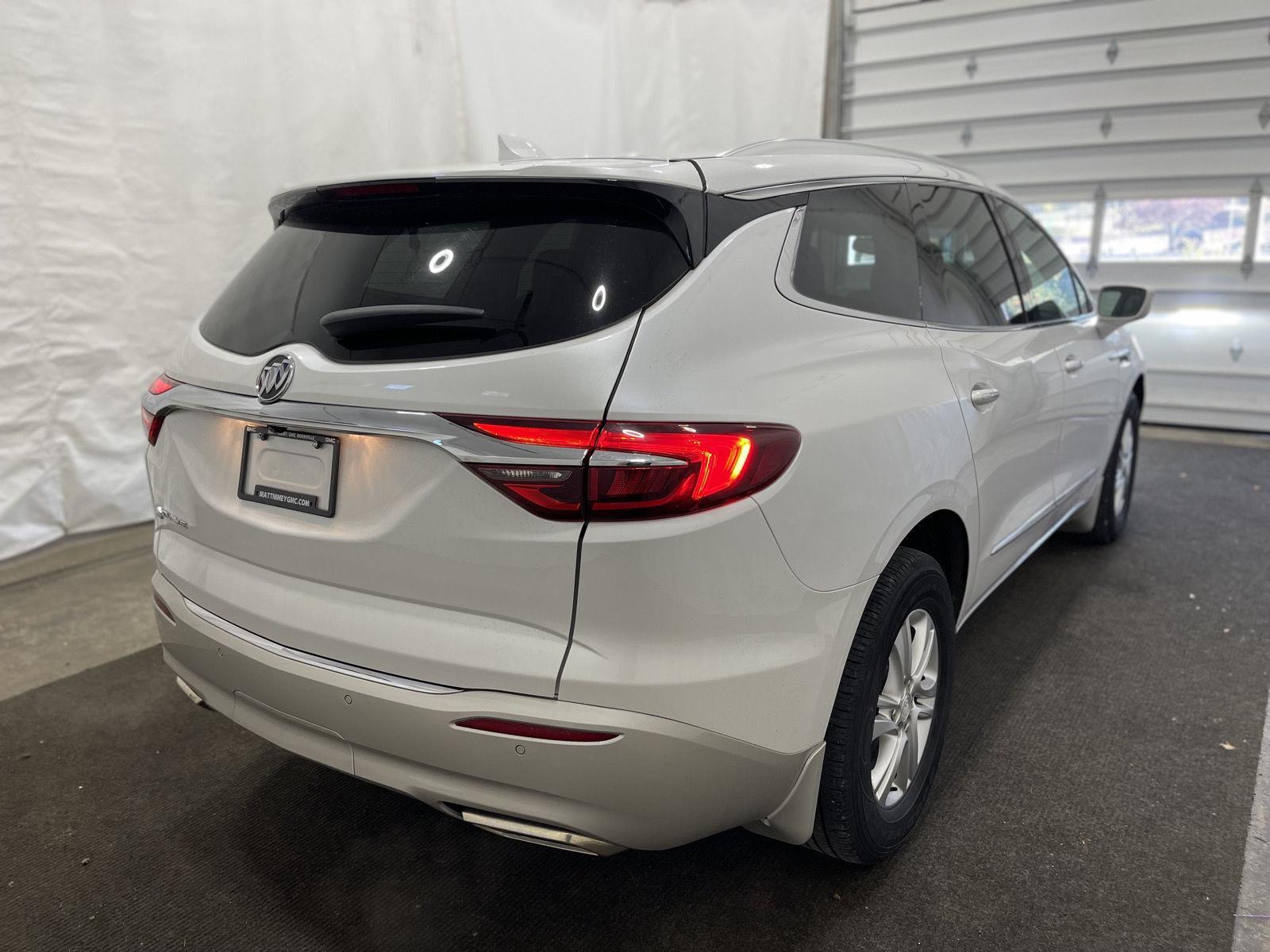 2020 Buick Enclave Essence photo 2