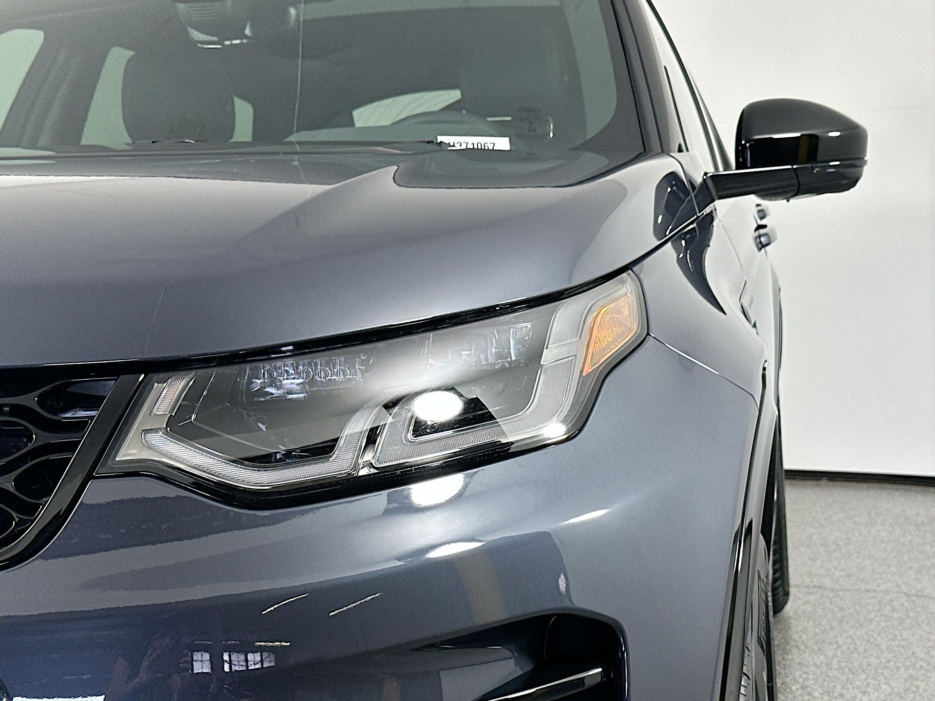 2025 Land Rover Discovery Sport Dynamic SE photo 3