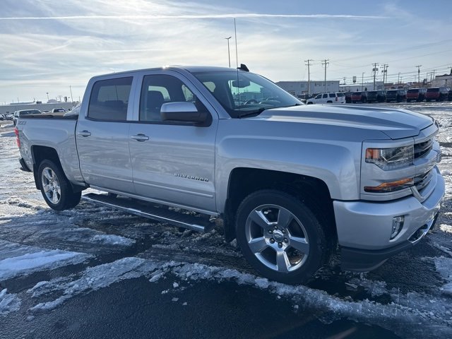 2018 Chevrolet Silverado 1500 LT photo 3