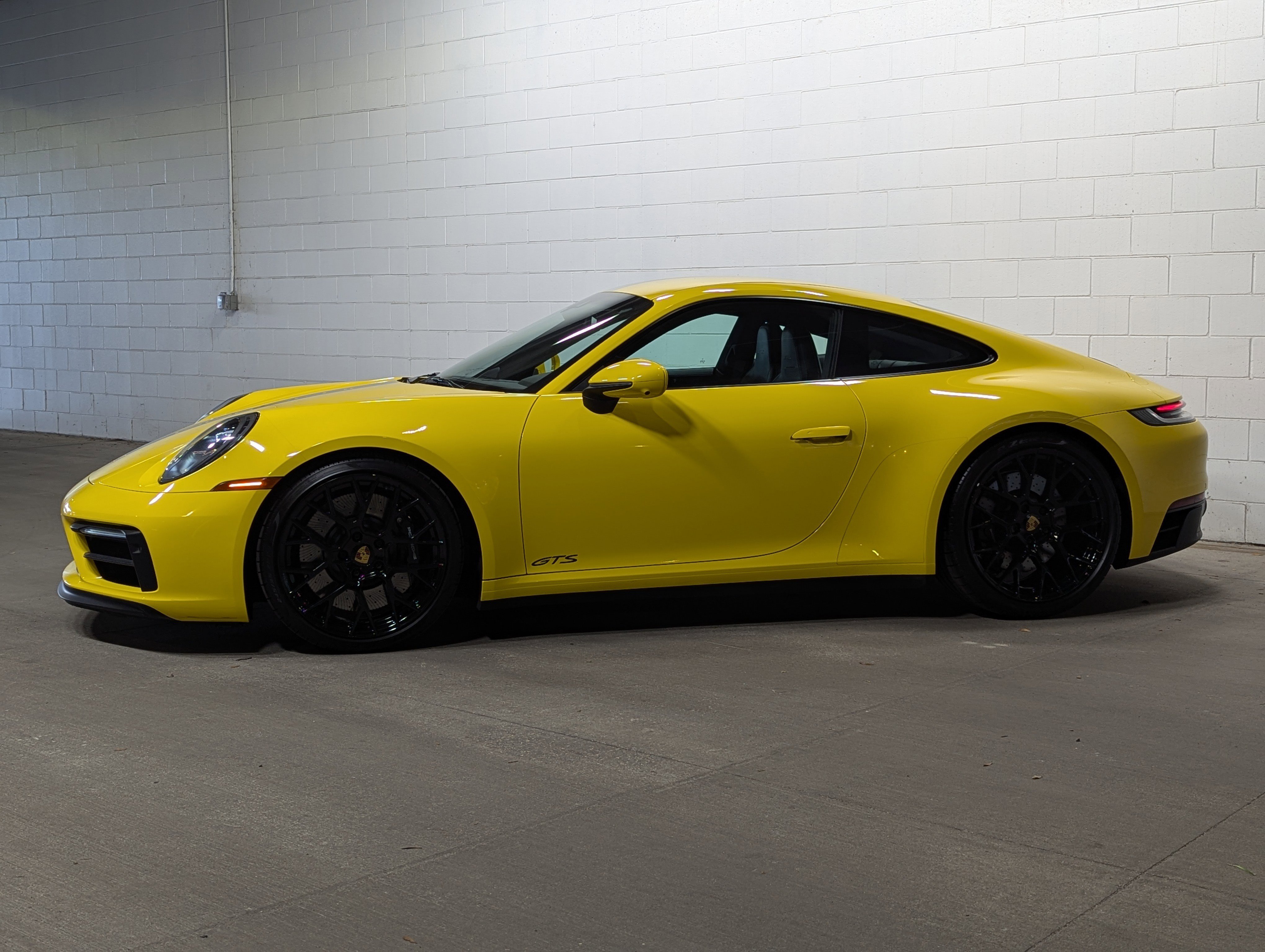2024 Porsche 911 4S 4 GTS photo 3