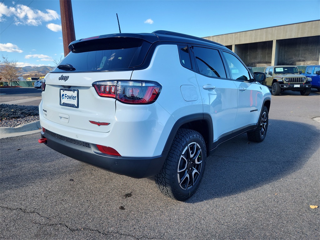 2026 Jeep Compass Trailhawk photo 3