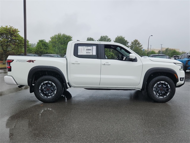 2025 Nissan Frontier PRO-4X photo 2
