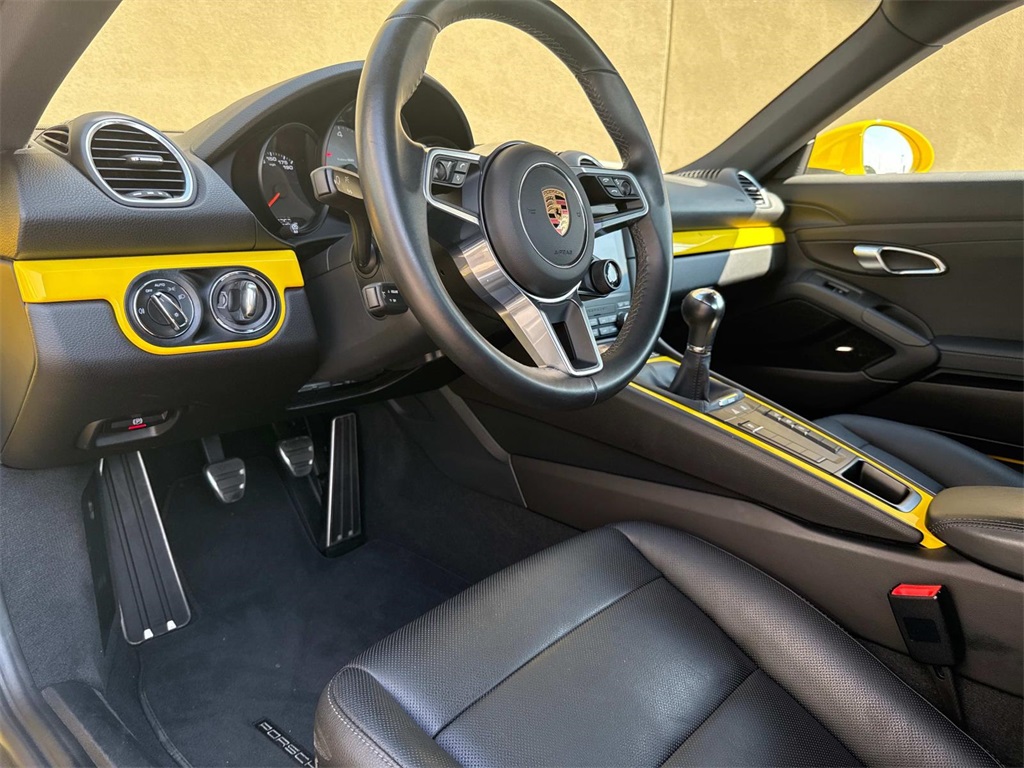 2024 Porsche Cayman S photo 4