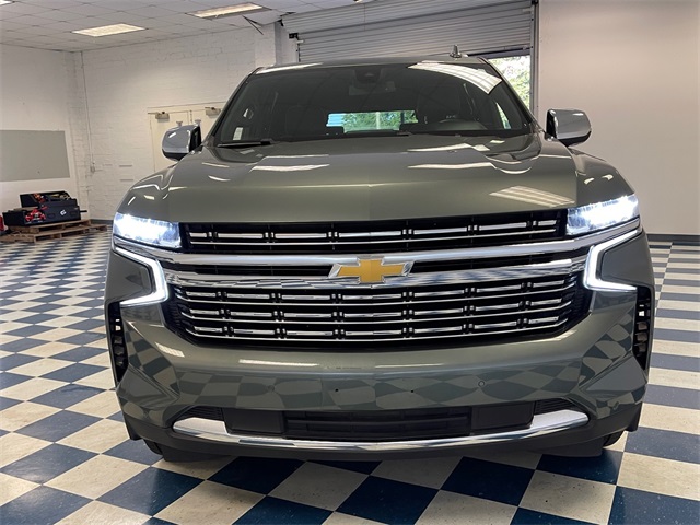 2023 Chevrolet Suburban Premier photo 2
