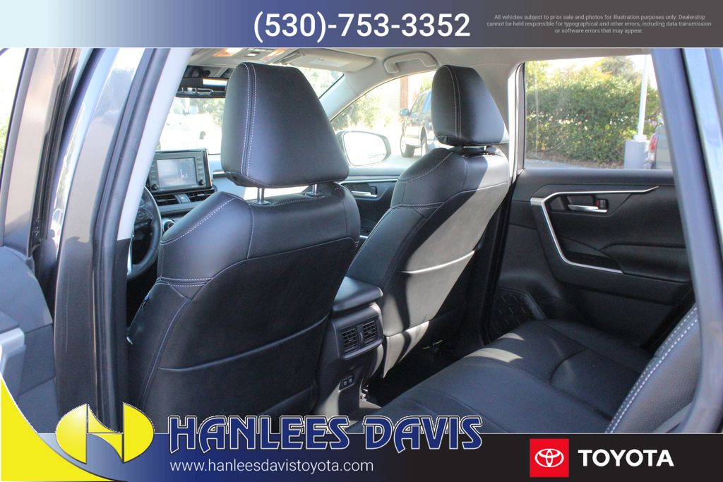 2020 Toyota RAV4 XLE photo 15