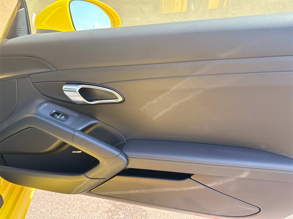 2024 Porsche Cayman S photo 15