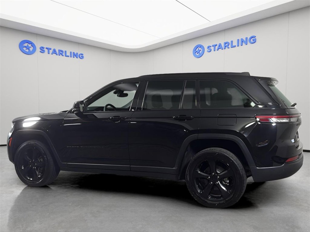 2023 Jeep Grand Cherokee Altitude photo 2
