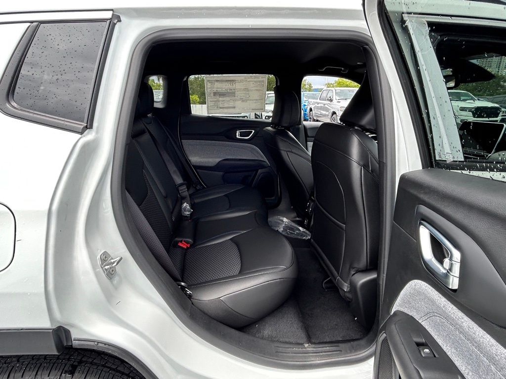 2025 Jeep Compass Latitude photo 19