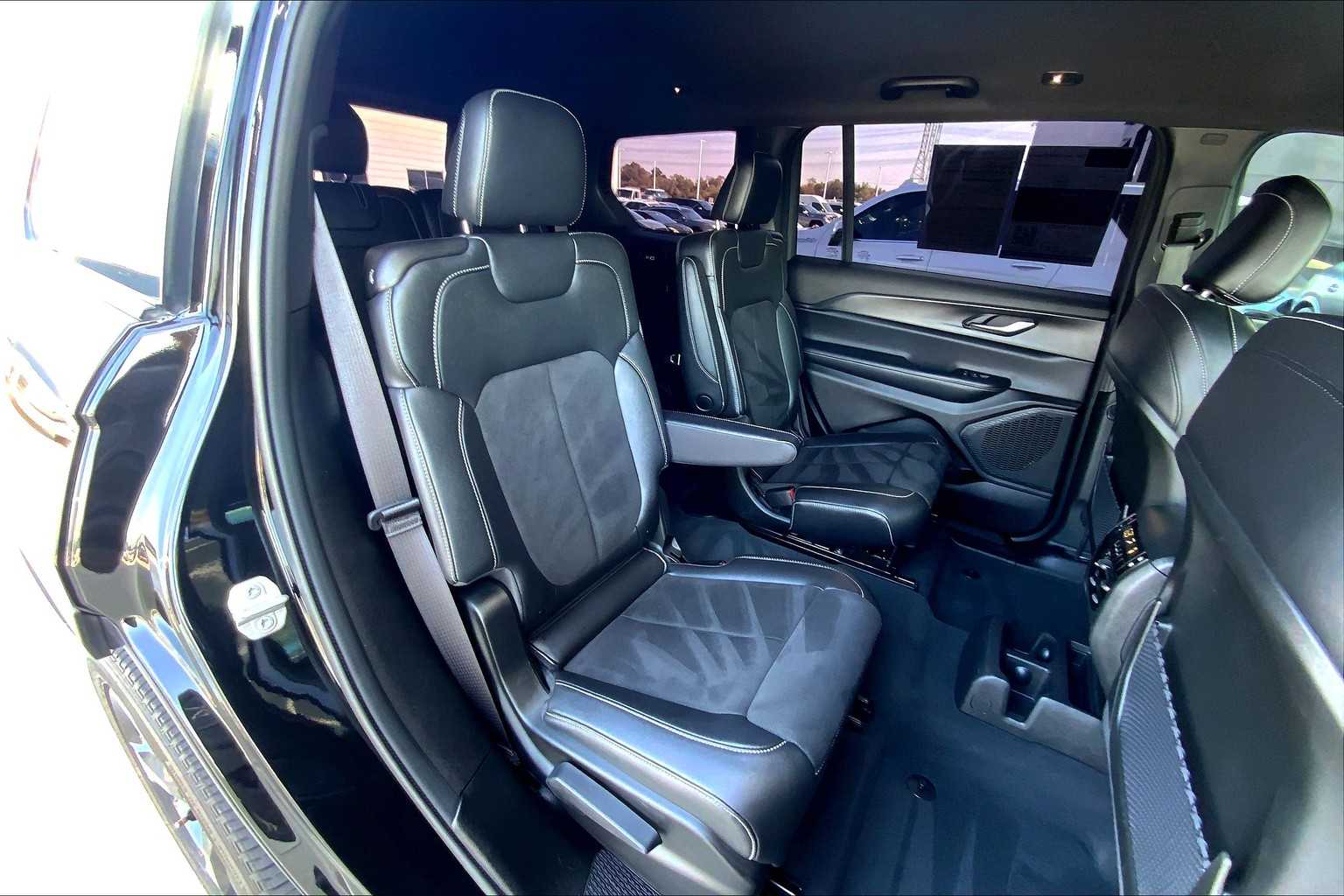2024 Jeep Grand Cherokee Altitude photo 15