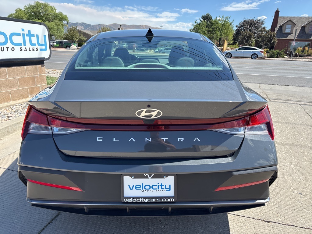 2024 Hyundai Elantra SE photo 6