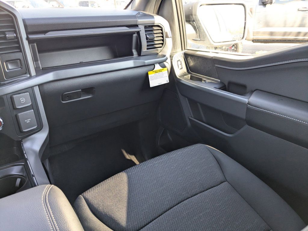 2025 Ford F-150 XLT photo 16