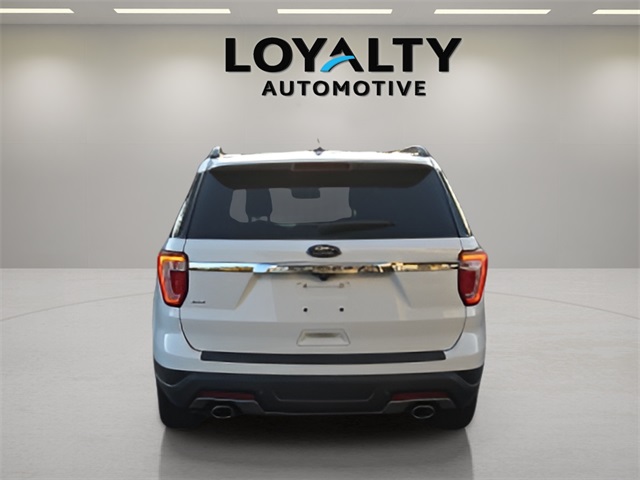 2018 Ford Explorer XLT photo 4