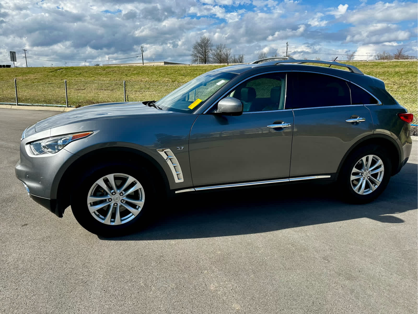 2016 INFINITI QX70 Base