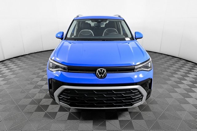 2025 Volkswagen Taos SE photo 2