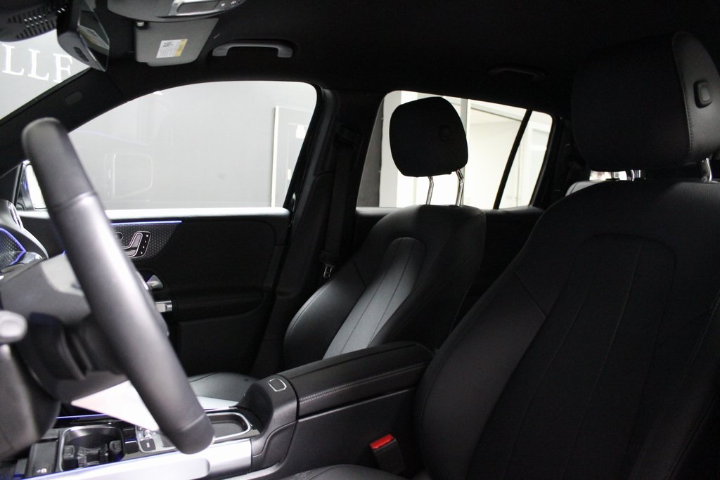2025 Mercedes Benz GLB 250 4MATIC photo 3