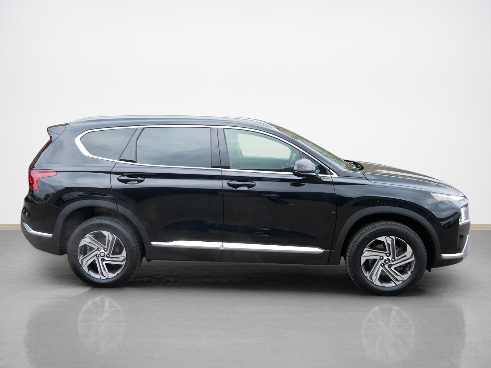 Used 2022 Hyundai Santa Fe SEL with VIN 5NMS2DAJ7NH401702 for sale in Maplewood, Minnesota