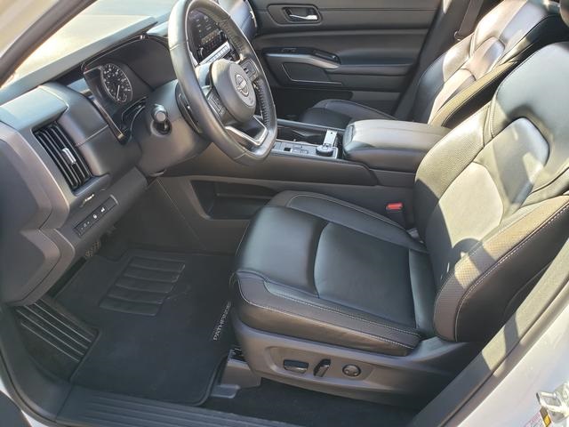 2023 Nissan Pathfinder SL photo 9