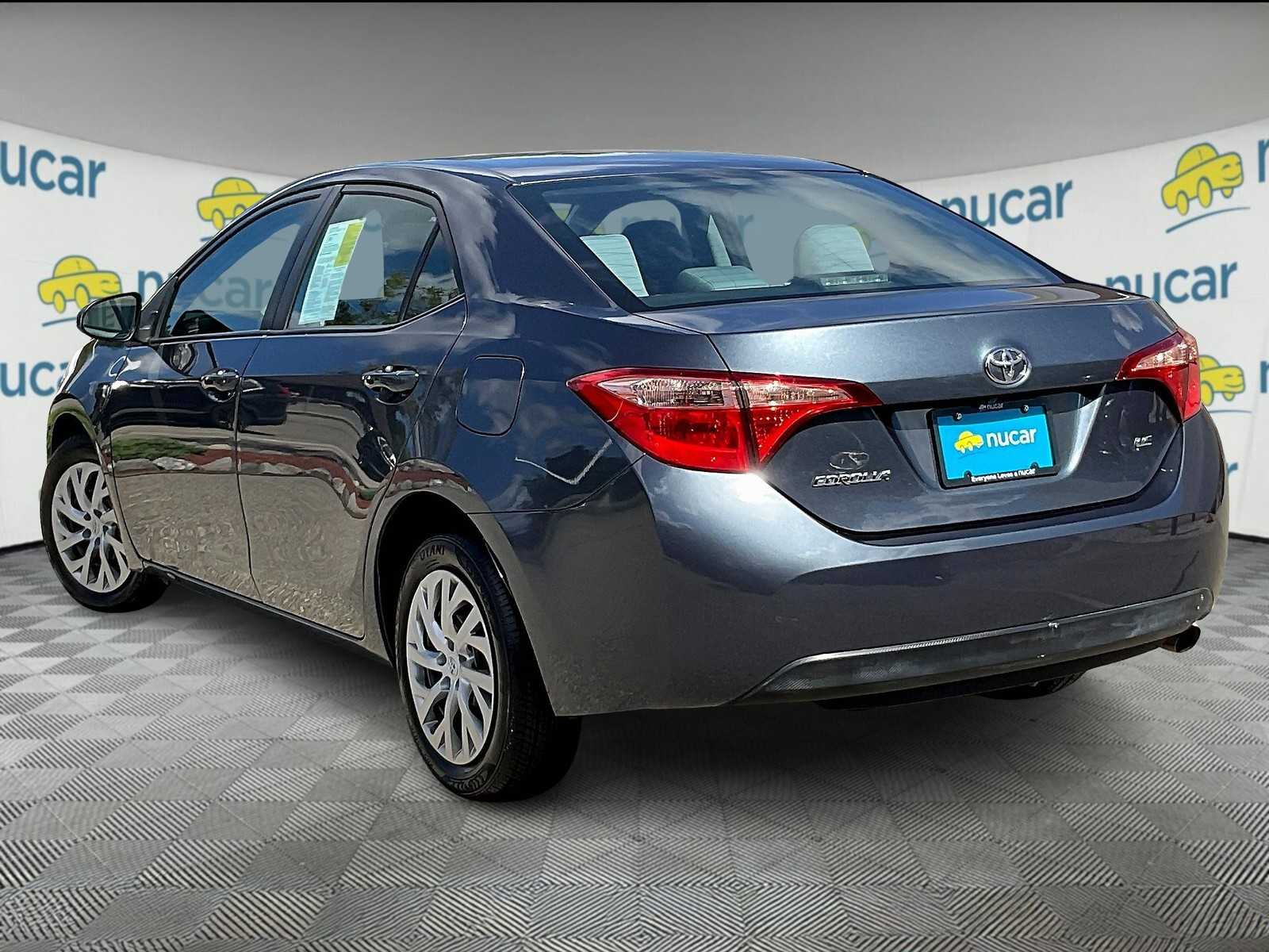 2017 Toyota Corolla LE photo 4