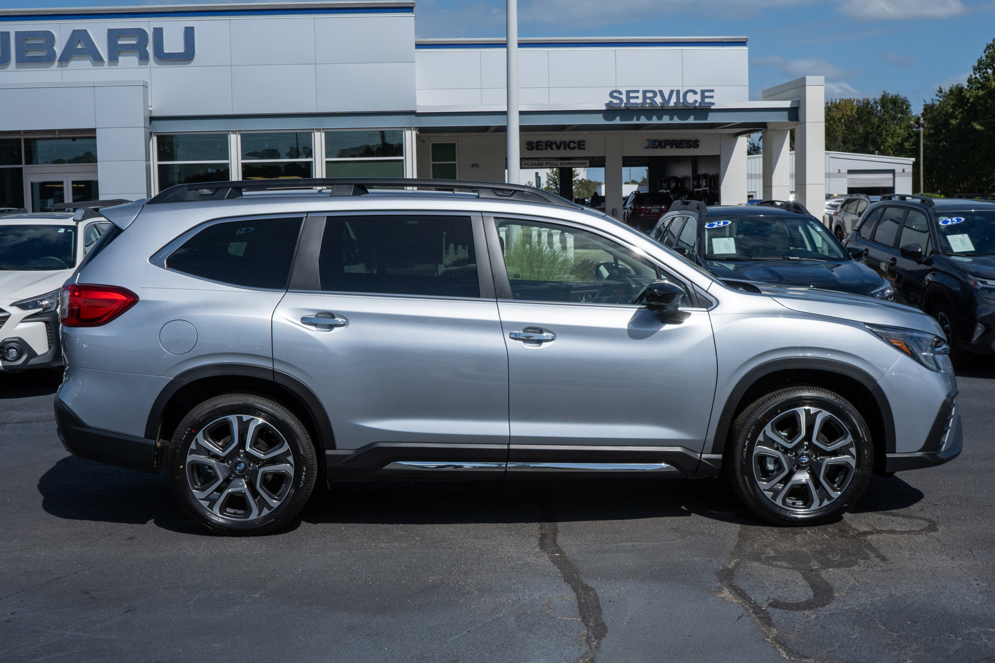 2025 Subaru Ascent Touring photo 2