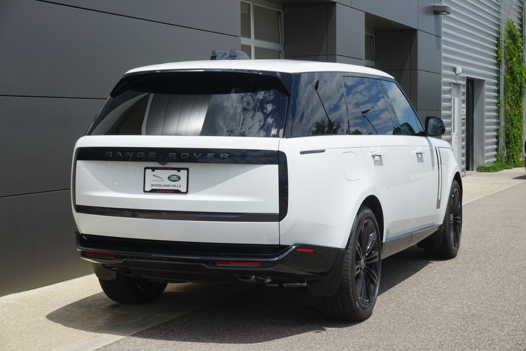 2025 Land Rover Range Rover SE photo 2
