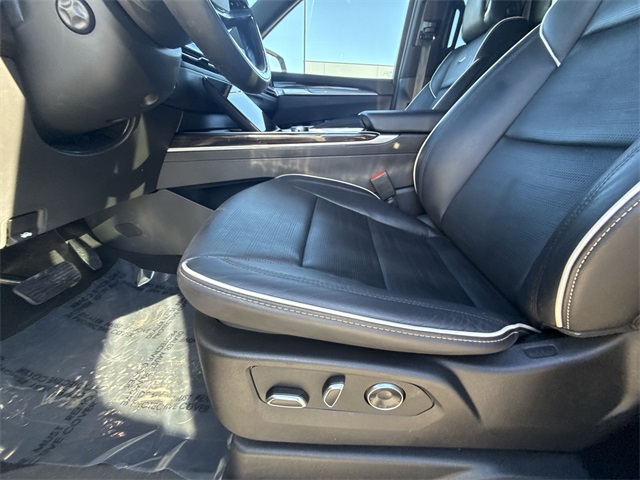 2025 Cadillac Escalade Premium Luxury photo 3