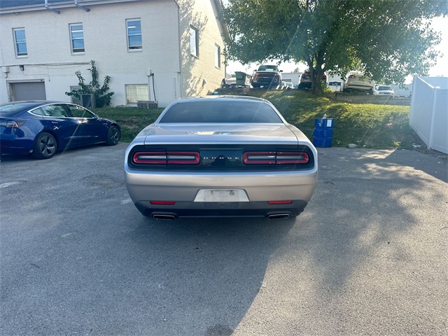 2017 Dodge Challenger SXT photo 4