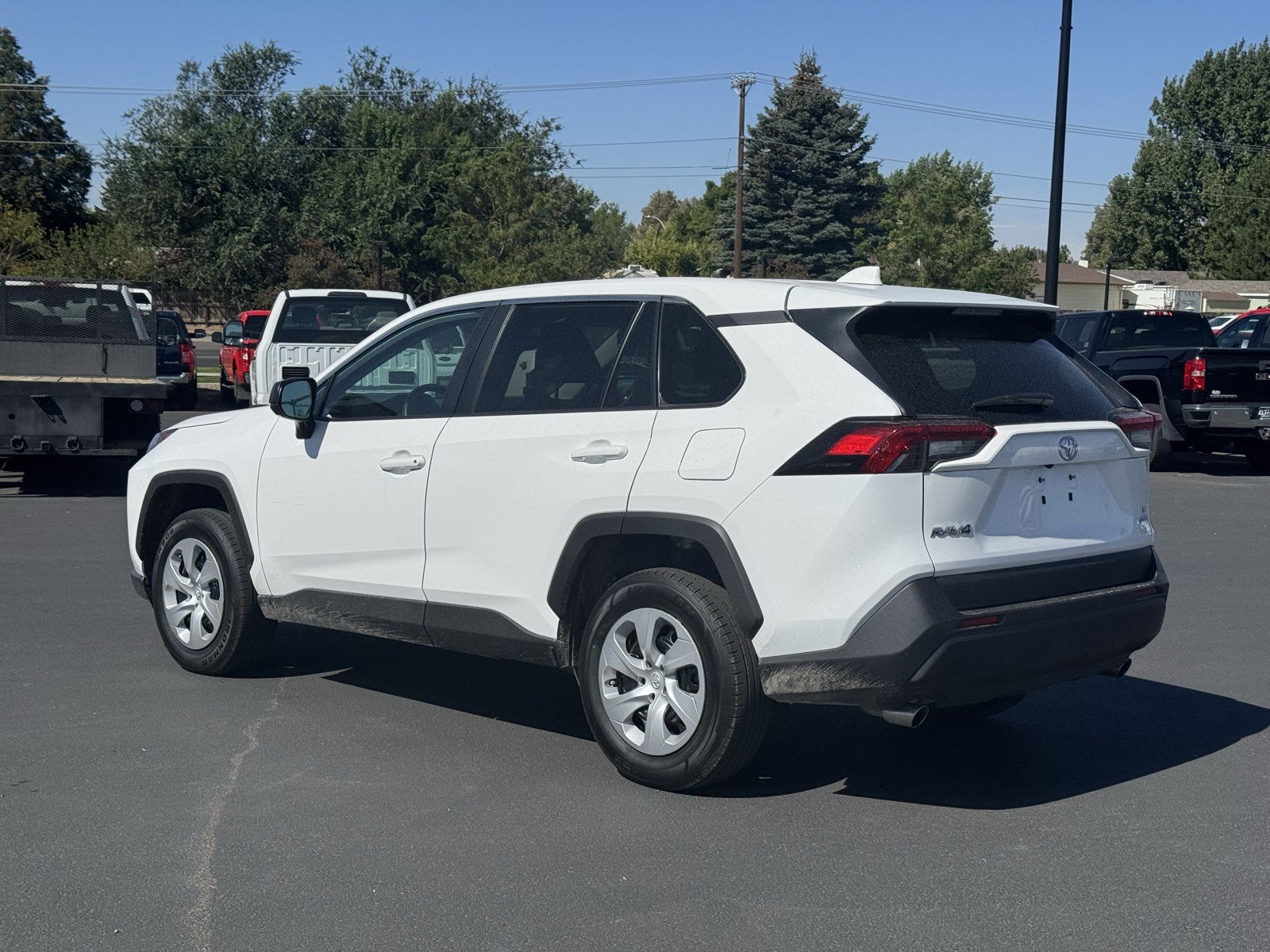 2024 Toyota RAV4 LE photo 4