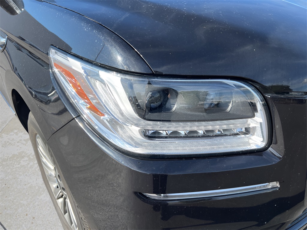 2021 Lincoln Navigator Standard photo 9