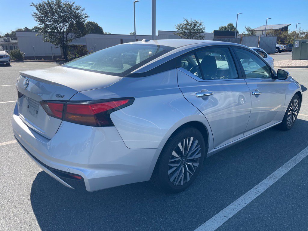 2023 Nissan Altima 2.5 SV photo 2