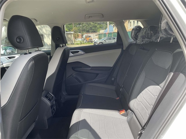 2025 Volkswagen Taos SE photo 12