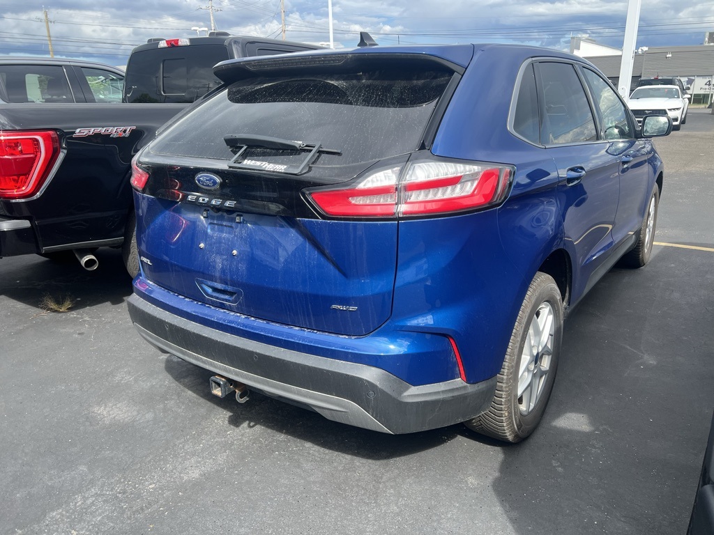 2022 Ford Edge SEL photo 2