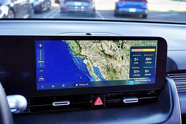 Used 2025 Black Hyundai SEL image 26