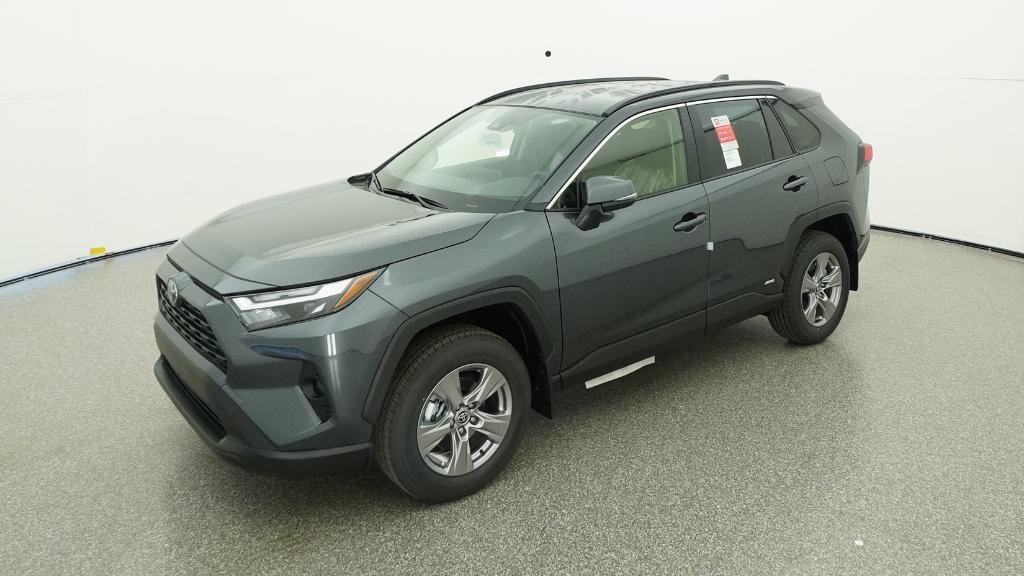 2025 Toyota RAV4 XLE's photo