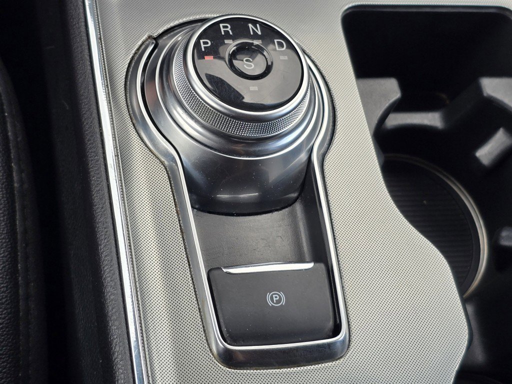 2024 Ford Edge Titanium photo 5